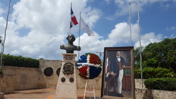 Ofrenda Floral por el aniversario del fallecimiento del patricio Juan Pablo Duarte y Diez.