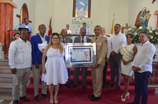 Autoridades oficiales e instituciones de la sociedad civil reconocen como Hijo Meritorio al Mayor General ERD., Juan José Otaño Jiménez